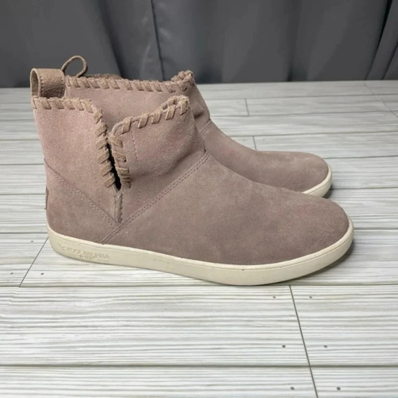 Koolaburra by UGG light brown booties Womens size 6 - Picture 1 of 8